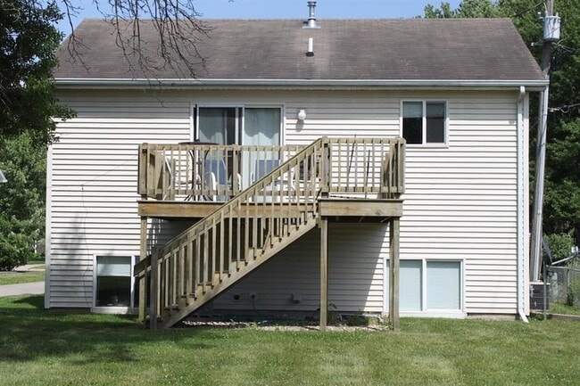 Building Photo - 3121 Diamond St