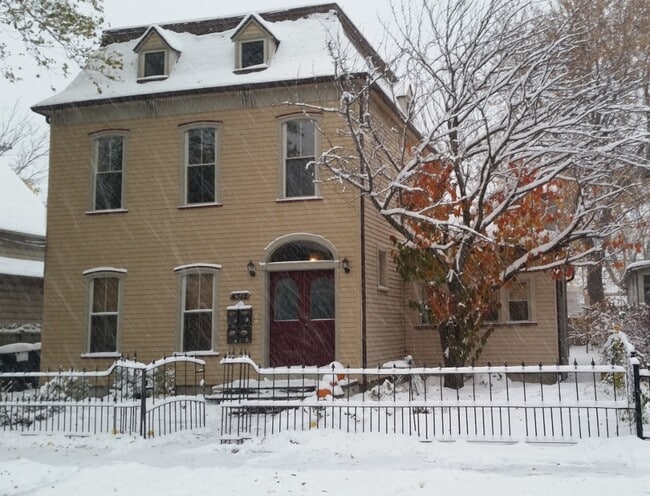 Building Photo - 4312 Clinton Ave Unit West Rental