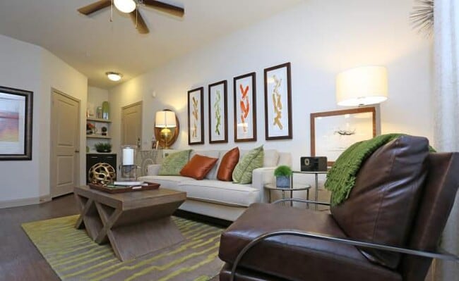 Building Photo - 3 bedroom in Tomball TX 77375 Unit 3035 Rental