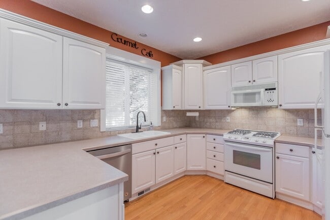 4527 SE Antelope Hills