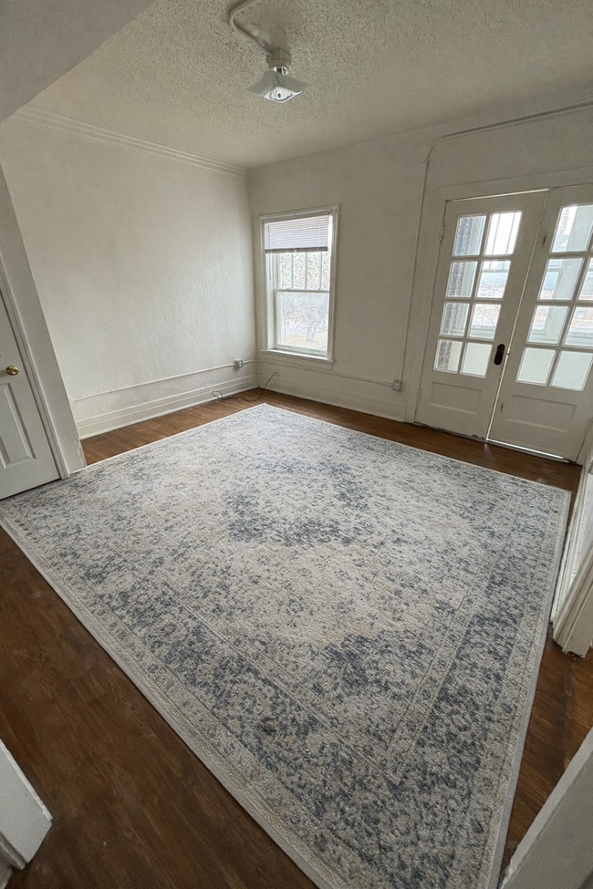 Building Photo - 608 Wellington St Unit A3