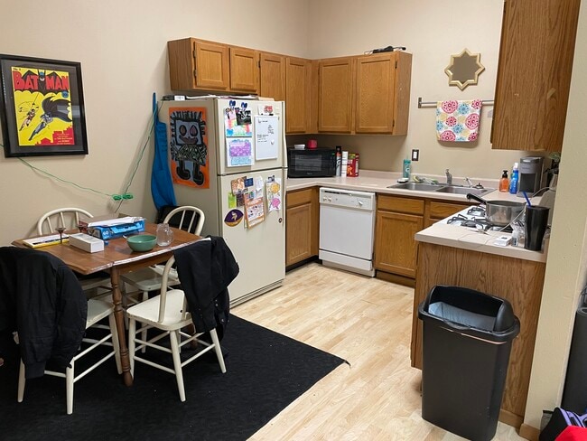 Building Photo - 104 W Main St Unit 1A