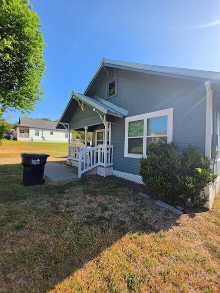 Photo - 700 Burleson St