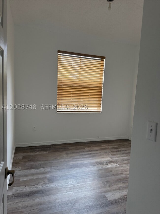 Photo - 994 NE 42nd Ave
