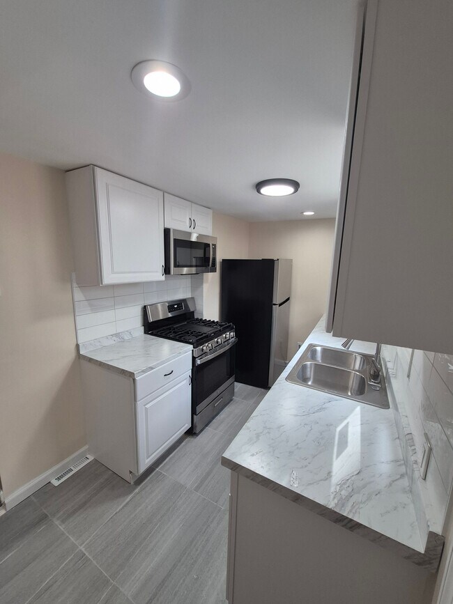 Photo - 2210 Greenwich St