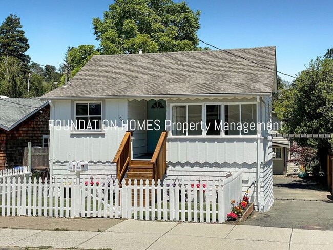 Building Photo - 104a Palm Ave
