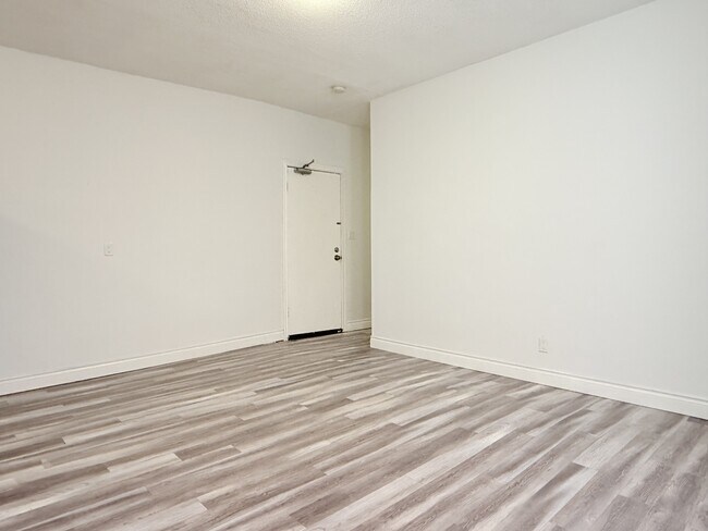 Photo - 581 Pierre Ave Unit 4