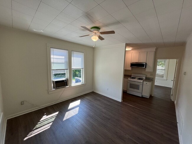 Photo - Spacious one bedroom 2nd floor apartment -...