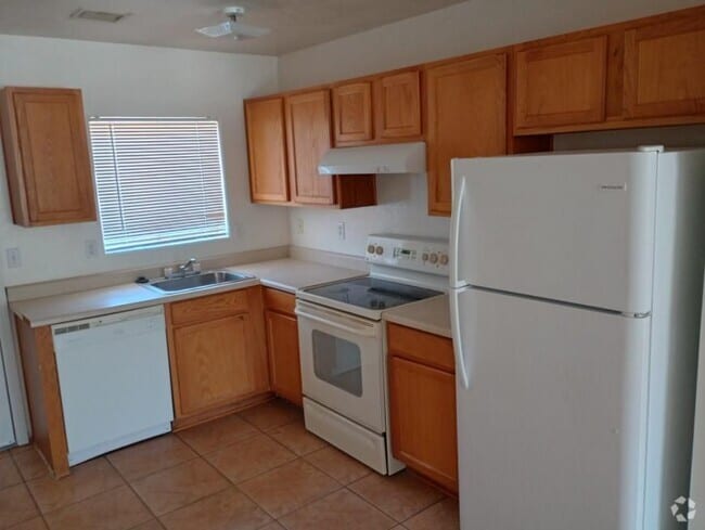 Building Photo - 2 bedroom in Eloy AZ 85131 Rental