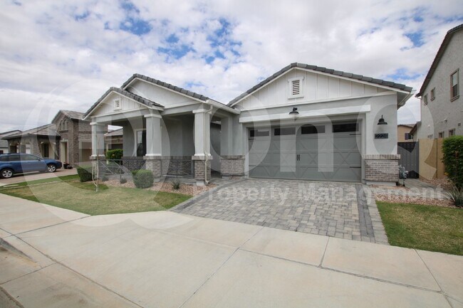 Building Photo - 2224 E Canary Dr