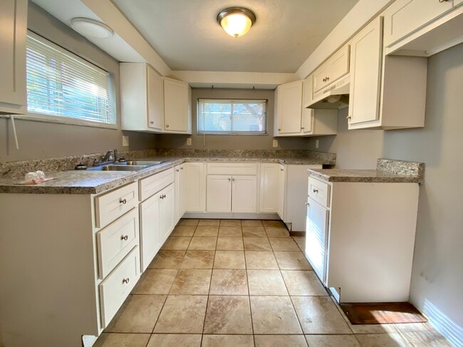 Photo - 6202 Warren Dr