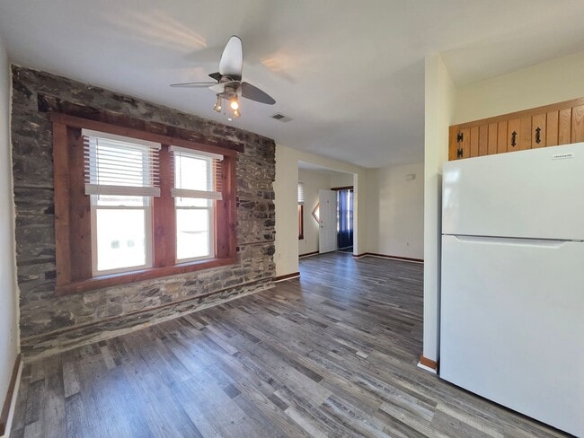 Building Photo - 420 W 22nd St Unit 2