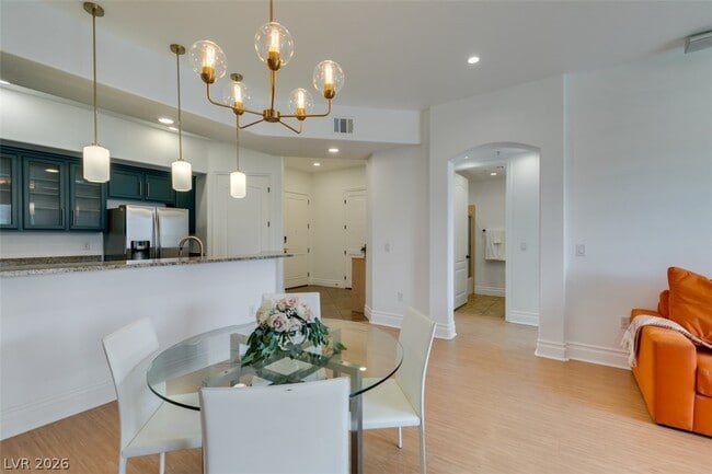 Building Photo - 50 E Serene Ave Unit 323