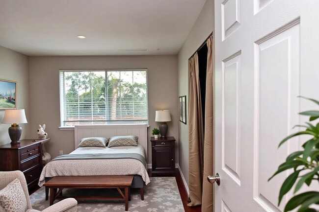 Photo - 16817 Larch Way Unit E105