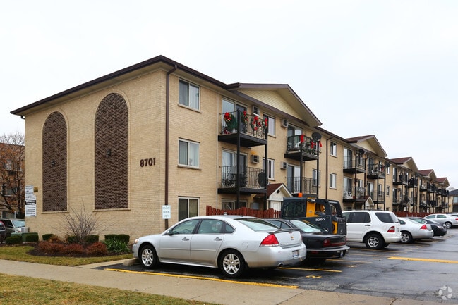 Primary Photo - 8701 W FOSTER Ave