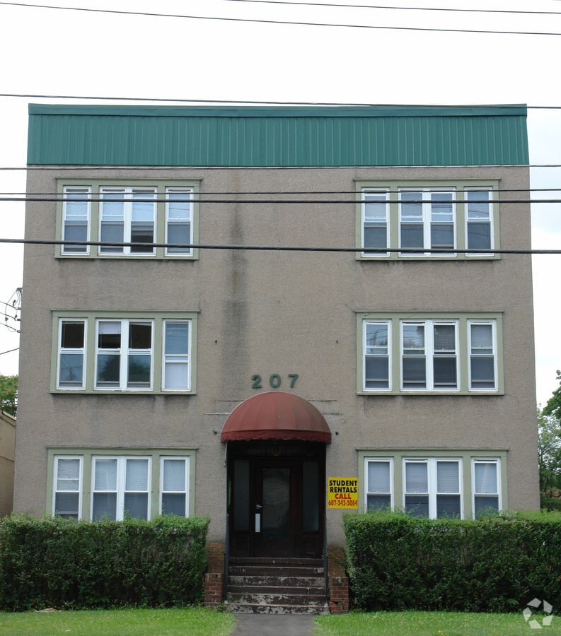 Photo - 207 Main St