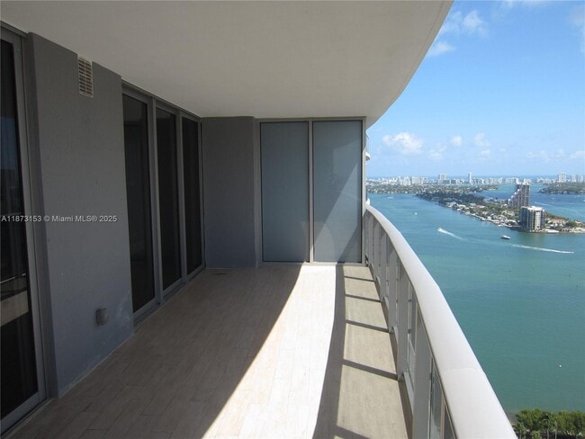 Building Photo - 488 NE 18th St Unit 3404 Rental