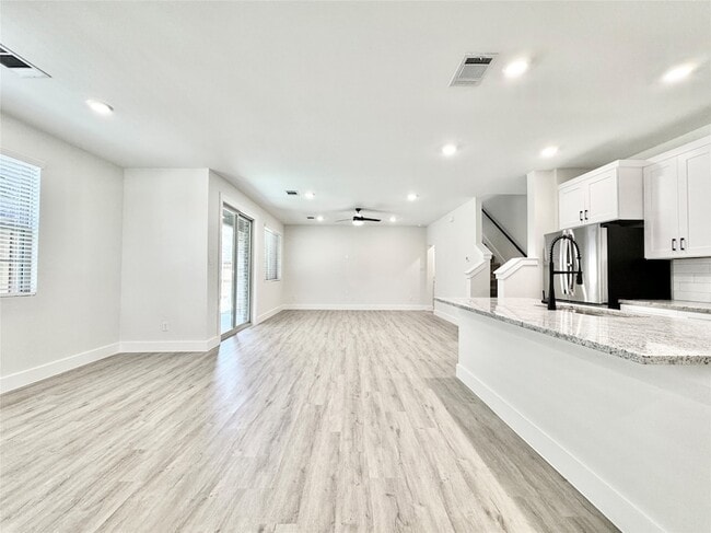 Photo - 8509 Shoreham