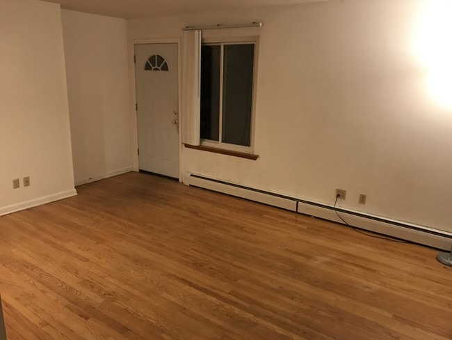 Building Photo - 135 New Britain Ave Unit C