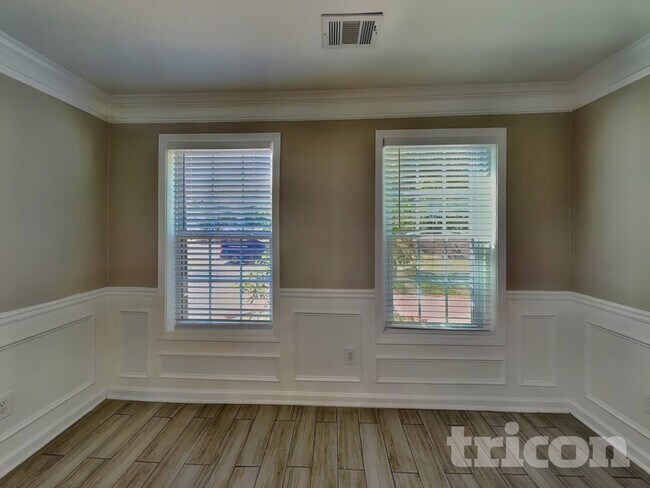 Photo - 1806 Dalton Way