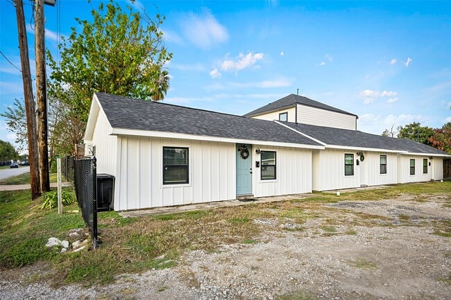 Photo - 7303 Market St