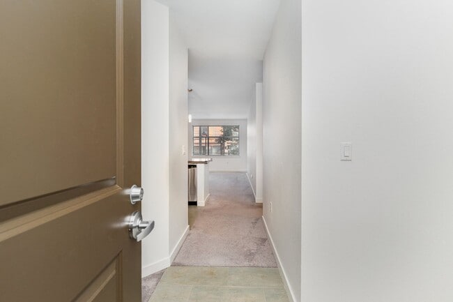 Photo - Spacious 1 Bedroom + Den in Canal Station ...