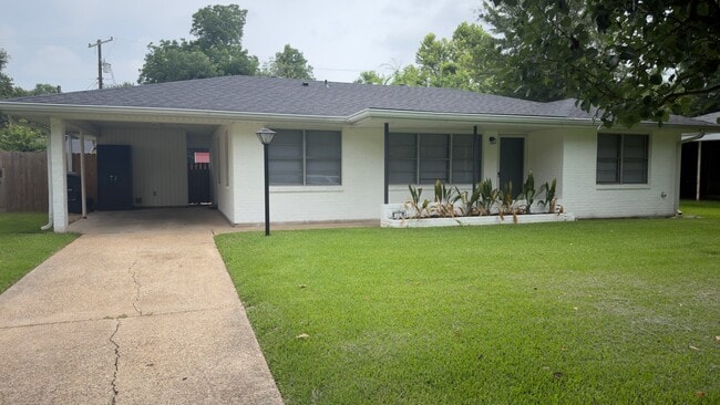 Photo - 854 Surrey Rd