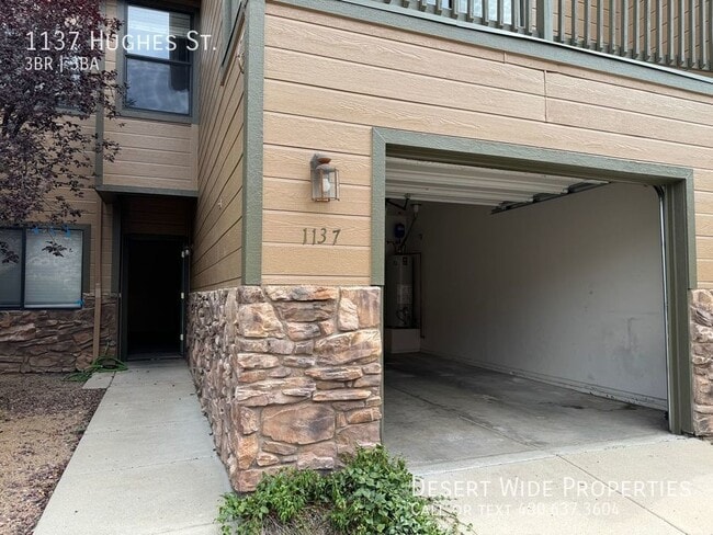 Photo - 1137 Hughes St