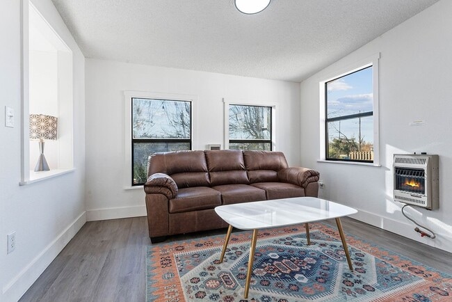 Photo - 407 NW H St
