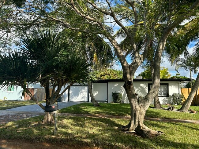 Photo - 5839 Daphne Dr