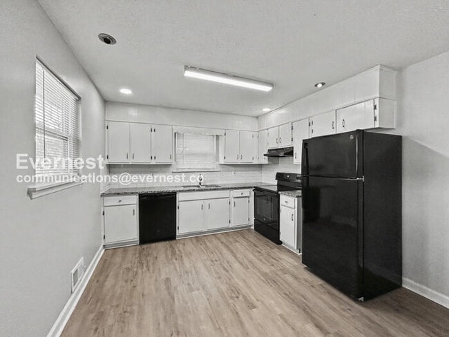 Photo - 2 Bed, 2 Bath Home with Fenced Yard & Garage / Pet-Friendly / Available Now!