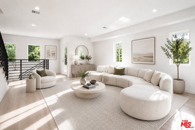 Photo - 2120 Beachwood Dr