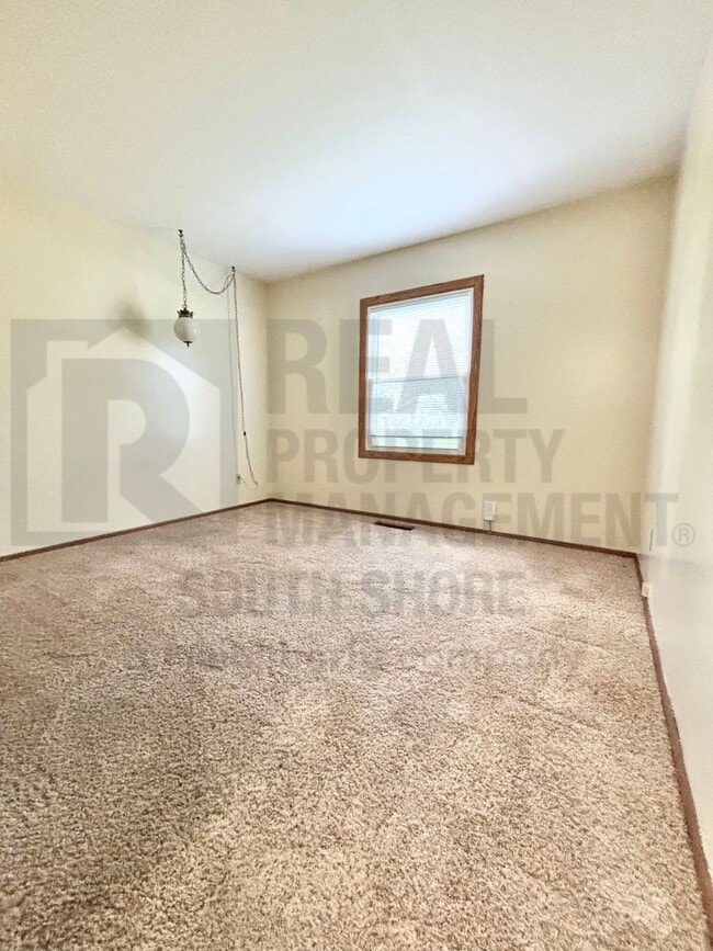 Photo - 555 Meadow Ln