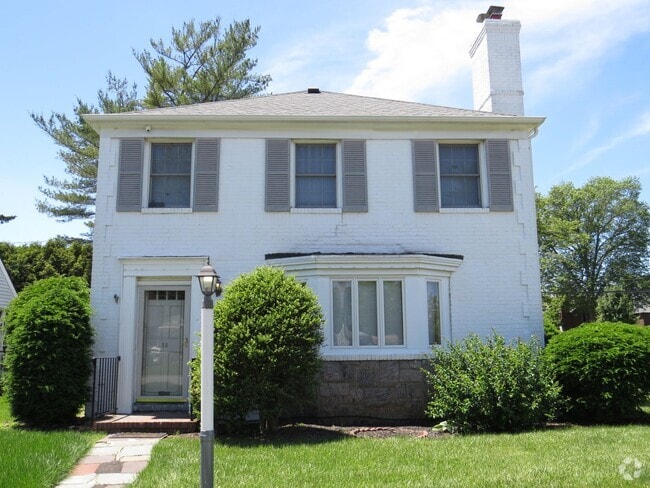 Building Photo - Totally Updated 3 Bed / 2.5 Bath Rental