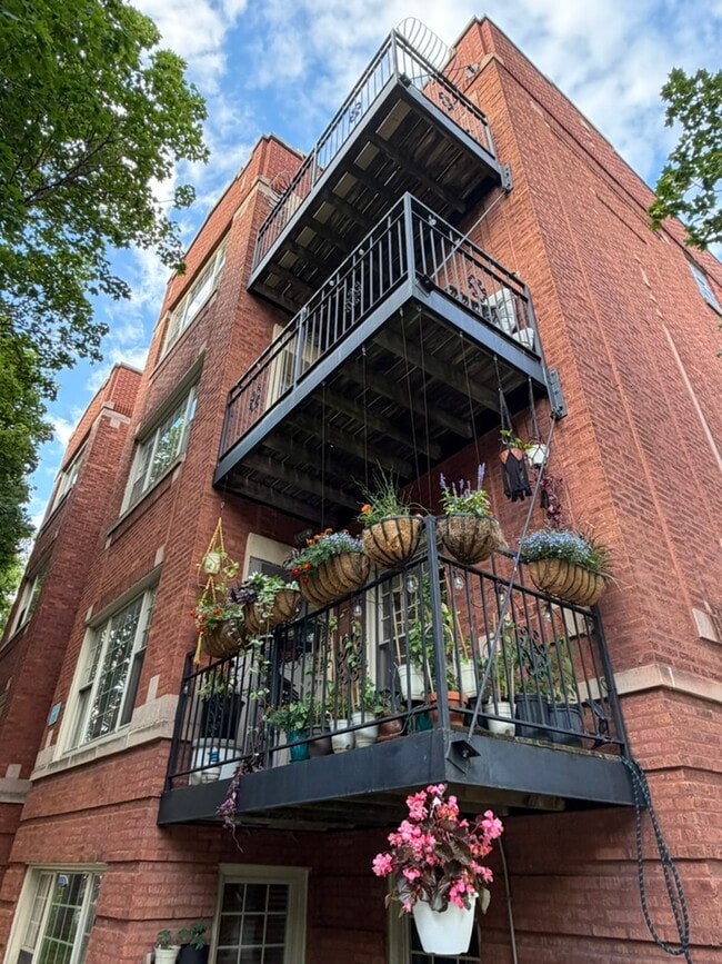 Photo - 2901 N Rockwell St Unit Apt 3