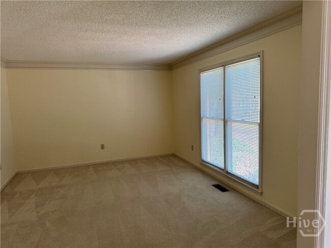 Photo - 140 Yorkshire Rd