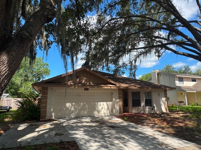Photo - Spacious Lakeland 3-Bedroom Home with 2-Car Garage & Large Driveway