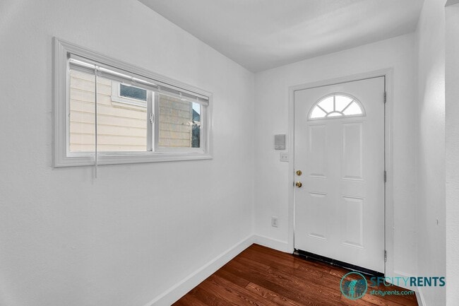 Building Photo - Bernal/St Mary's: Rare Remodeled Cottage w/ Washer/Dryer, Patio & Storage Unit 21 1/2 Crescent Ave