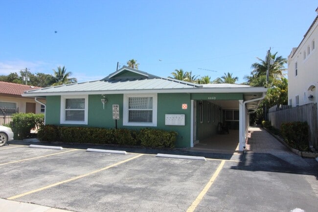Building Photo - 4440 Bougainvilla Dr Unit 3