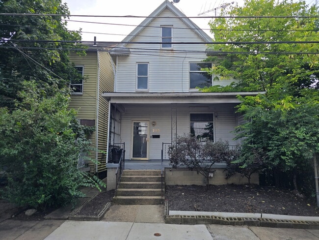 Building Photo - 210 Radcliffe St