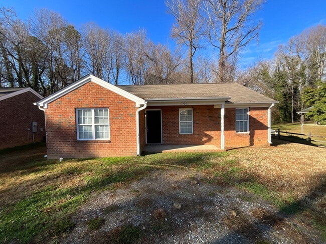 Building Photo - Coming Soon! 3 bedroom, 2 bath Brick home in High Point near I-74