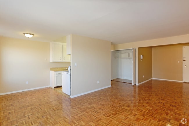 Douglaston Squire