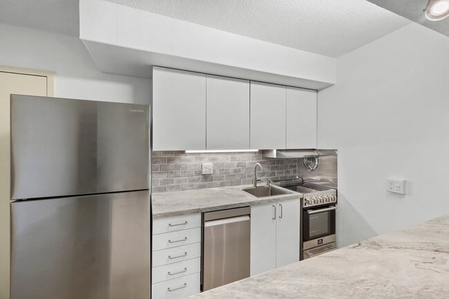 Photo - 934 High St Unit 4