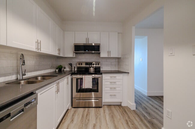 2BR, 1BA - 920 SF - Kitchen - Wyldewood Apartments