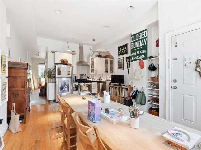 Photo - 163 Grand St