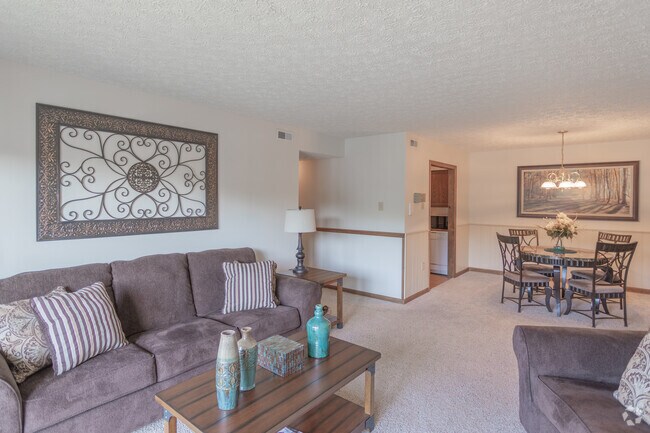 2BR, 2BA - 1,100 SF