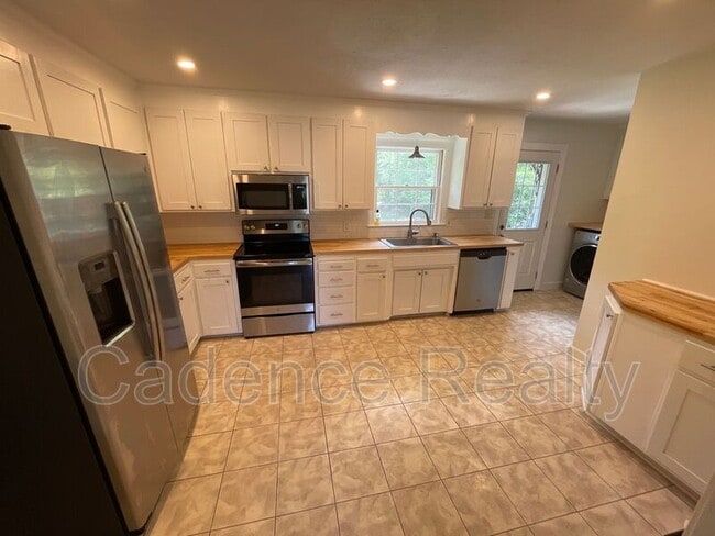 Photo - 114 Cardinal Dr S