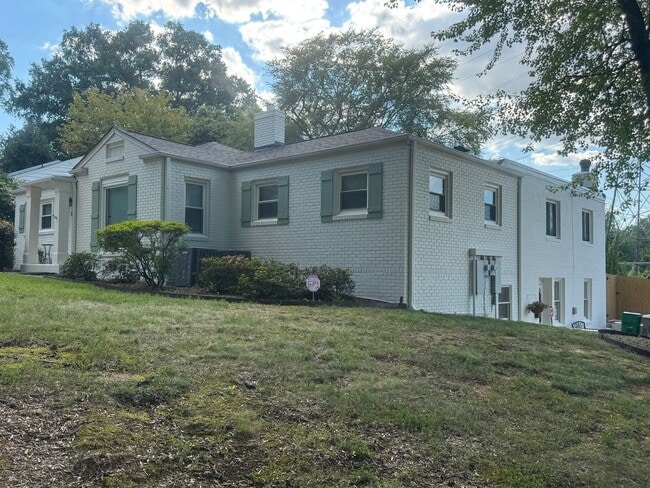Building Photo - Recently renovated 2-bedroom Duplex in LoSo! Rental