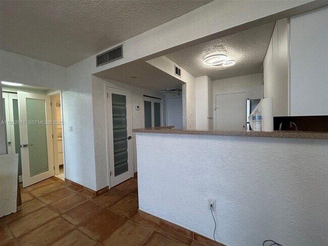 Photo - 2899 Collins Ave Unit 637
