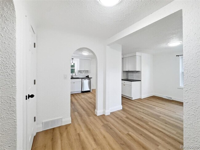 Photo - 2124 Bernice Ave